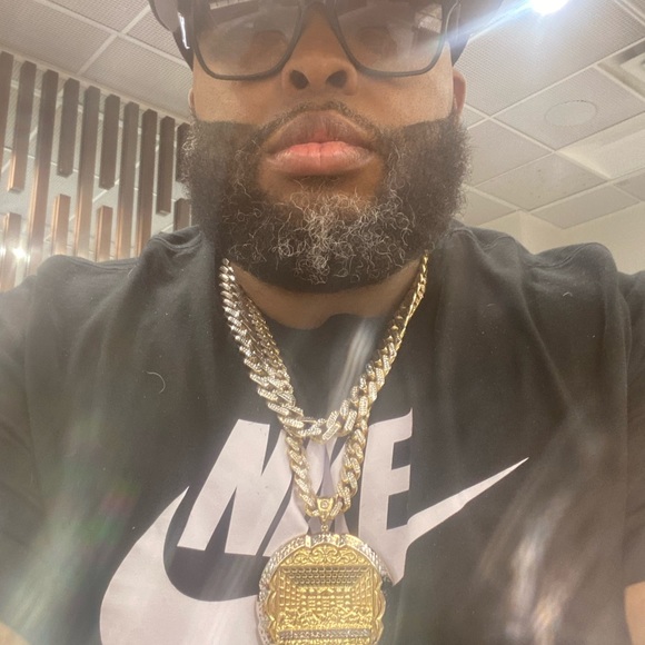 Meet your Posher, Daniel - Picture 2 of 9